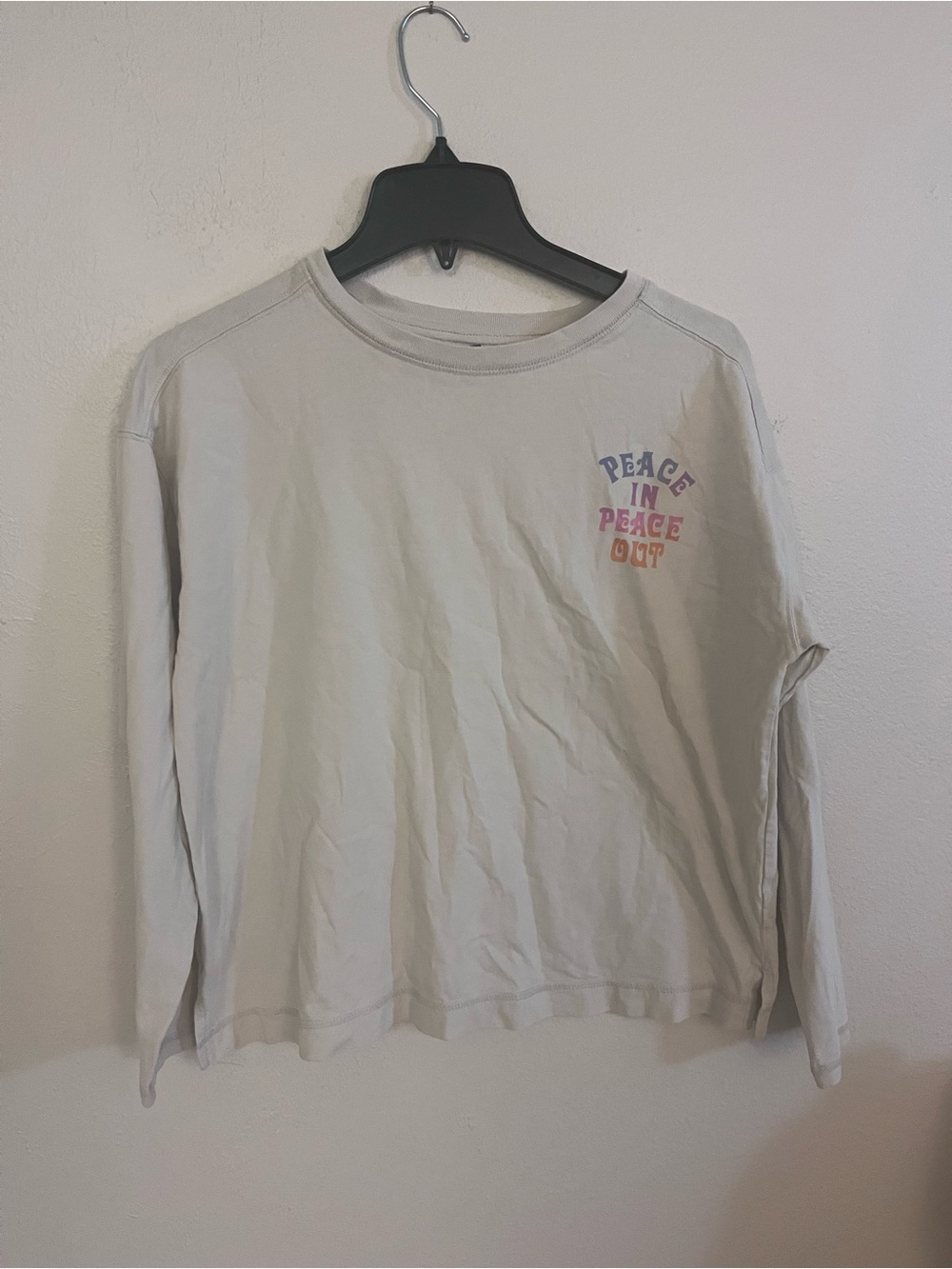 Old Navy Women’s peace in and peace out graphic tee size medium